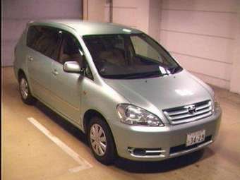 2002 Toyota Ipsum Photos