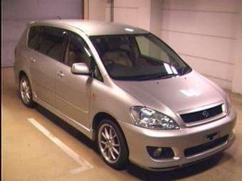 2002 Toyota Ipsum Pictures