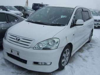 2002 Toyota Ipsum Photos