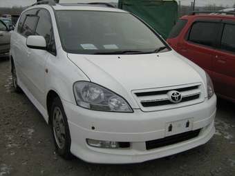 2002 Toyota Ipsum Pictures