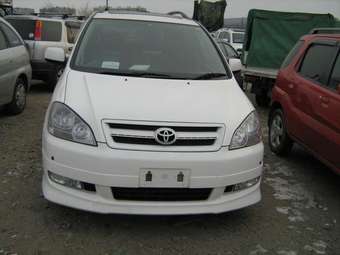 2002 Toyota Ipsum Photos