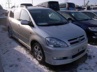 2002 Toyota Ipsum Pictures