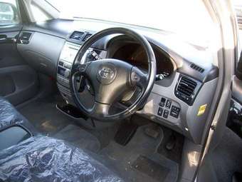 2002 Toyota Ipsum Pictures