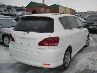 2002 Toyota Ipsum Photos