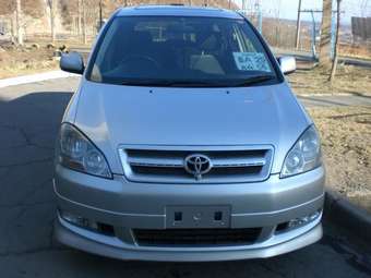 2002 Toyota Ipsum Pictures