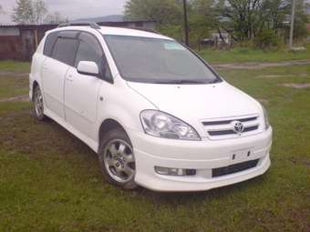 2002 Toyota Ipsum Pictures