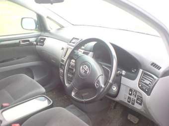 2002 Toyota Ipsum Pictures