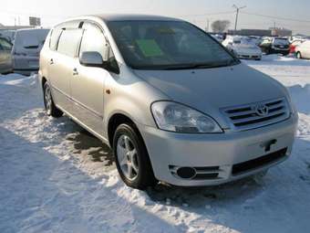 2002 Toyota Ipsum Pictures