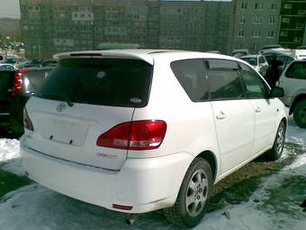 2002 Toyota Ipsum Pictures