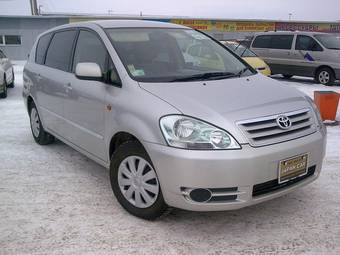 2002 Toyota Ipsum Photos