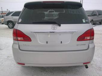 2002 Toyota Ipsum Pictures