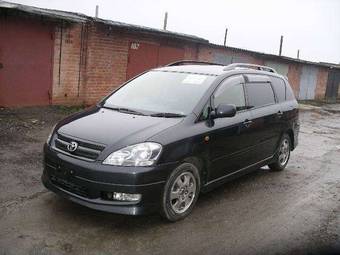 2002 Toyota Ipsum Pictures