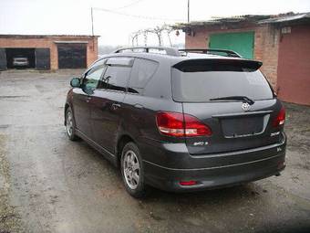 2002 Toyota Ipsum Photos