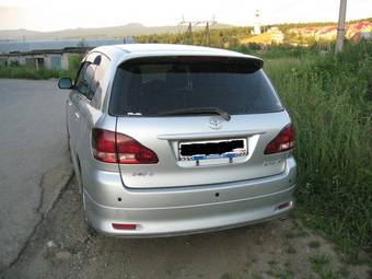 2002 Toyota Ipsum Pictures