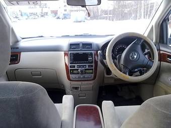 2002 Toyota Ipsum Photos