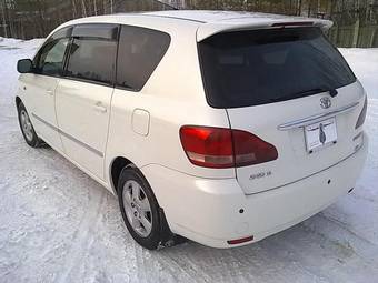 2002 Toyota Ipsum Photos