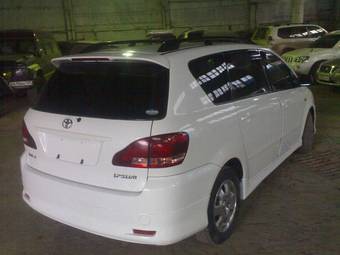 2002 Toyota Ipsum Pictures