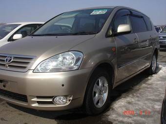 2002 Toyota Ipsum Pictures