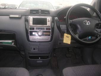 2002 Toyota Ipsum Photos