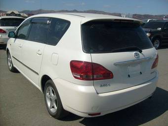 2002 Toyota Ipsum Pictures