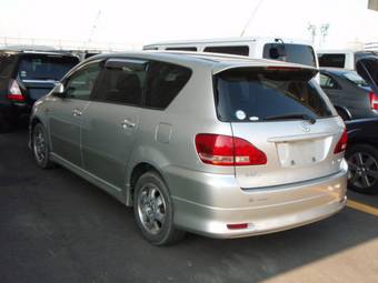2002 Toyota Ipsum Pictures