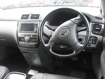 2002 Toyota Ipsum Photos