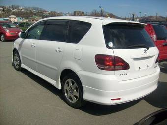 2002 Toyota Ipsum Pictures