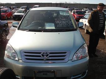 2002 Toyota Ipsum Pictures