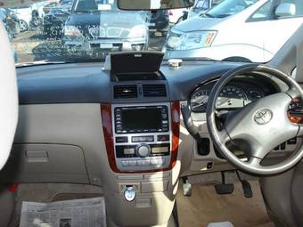 2002 Toyota Ipsum Pictures