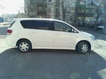 2002 Toyota Ipsum Photos