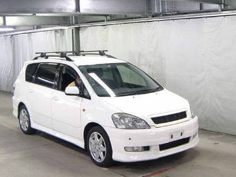 2002 Toyota Ipsum Photos