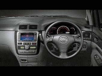 2002 Toyota Ipsum Photos