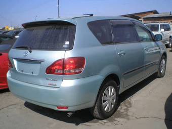 2002 Toyota Ipsum Pictures