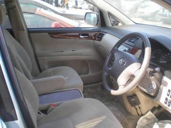 2002 Toyota Ipsum Photos