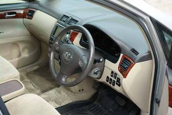 2002 Toyota Ipsum Pictures