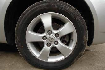 2002 Toyota Ipsum Pictures