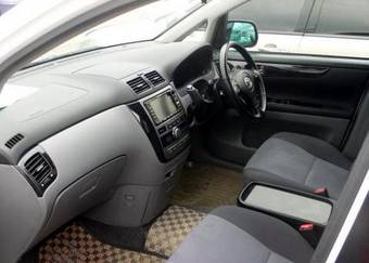 2002 Toyota Ipsum Images