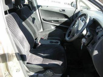 2002 Toyota Ipsum Photos