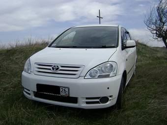 2002 Toyota Ipsum Photos