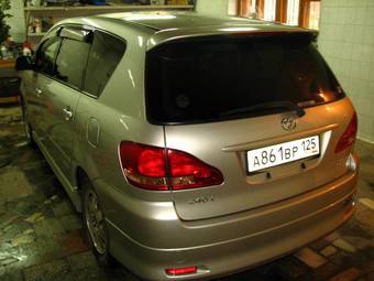 2002 Toyota Ipsum Pictures
