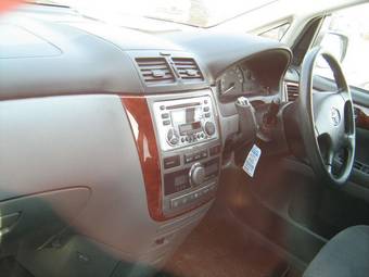 2002 Toyota Ipsum Pictures