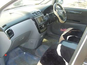 2002 Toyota Ipsum Pictures