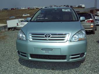 2002 Toyota Ipsum Photos