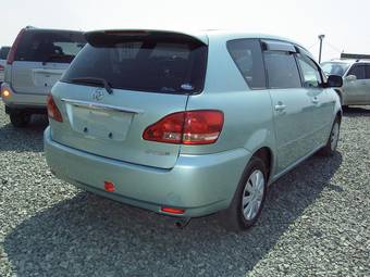 2002 Toyota Ipsum Photos