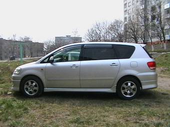 2002 Toyota Ipsum Pictures