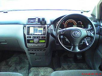 2002 Toyota Ipsum Pictures