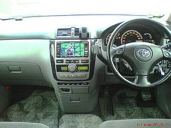 2002 Toyota Ipsum Pics