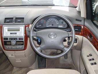 2002 Toyota Ipsum Pictures