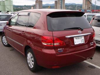 2002 Toyota Ipsum Pictures