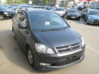 2002 Toyota Ipsum Pictures